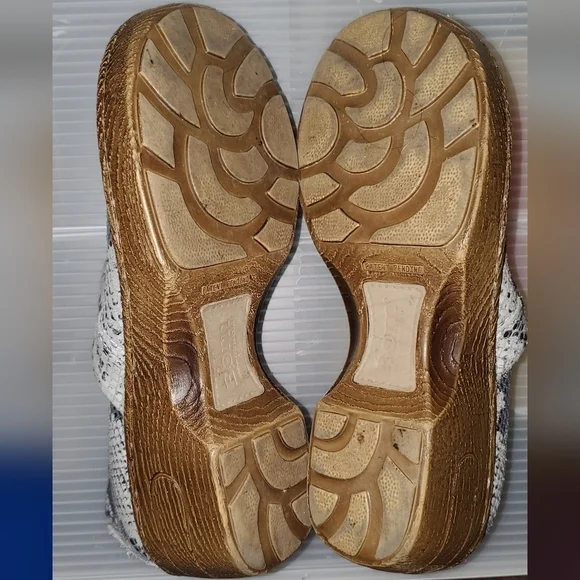 𝅺BORN snakeskin print clogs - Picture 5 of 10